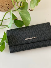 Load image into Gallery viewer, Michael kors large wallet
