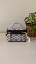 Load image into Gallery viewer, Michael kors small basket bag
