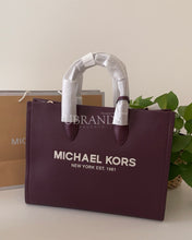 Load image into Gallery viewer, Michael kors medium tote bag
