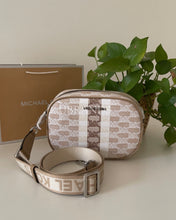 Load image into Gallery viewer, Michael kors Crossbody beige
