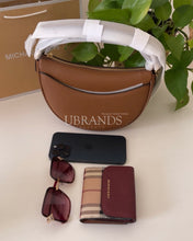 Load image into Gallery viewer, Michael kors Dover crossbody bag
