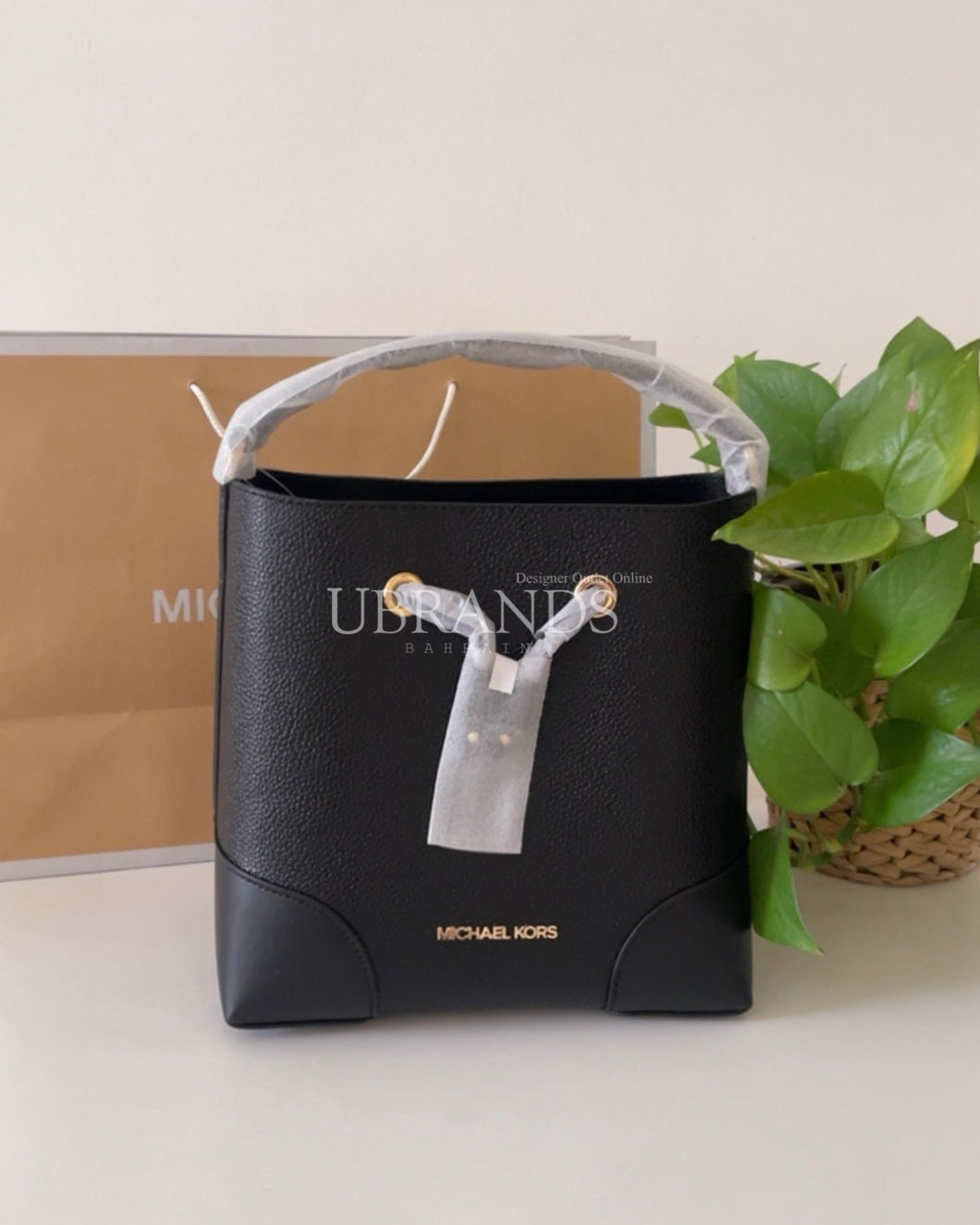 Michael kors medium bucket bag