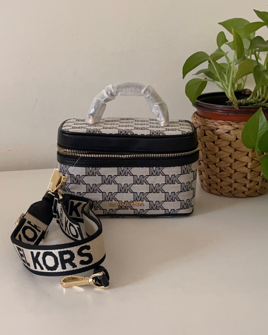 Michael kors small basket bag