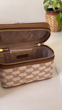 Load image into Gallery viewer, Michael kors small basket bag
