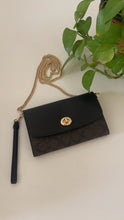 Load image into Gallery viewer, Damage : Coach mini  crossbody bag
