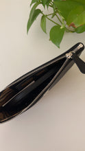 Load image into Gallery viewer, Damage : Burberry crossbody bag
