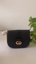Load image into Gallery viewer, Damage : Coach crossbody bag black
