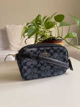 Load image into Gallery viewer, Coach crossbody bag
