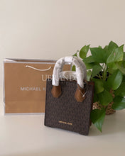 Load image into Gallery viewer, Michael kors mini mercer crossbody bag
