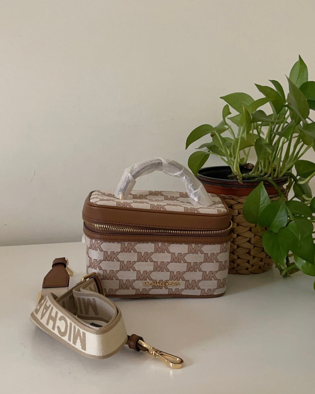 Michael kors small basket bag