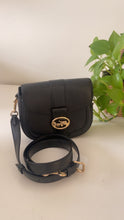 Load image into Gallery viewer, Damage : Coach crossbody bag black

