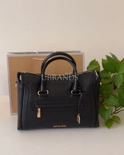 Load image into Gallery viewer, Michael kors carine large bag
