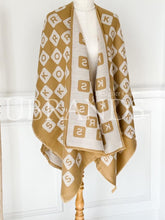 Load image into Gallery viewer, Michael kors large wool scarf
