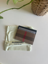 Load image into Gallery viewer, Burberry card holder black
