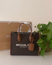 Load image into Gallery viewer, Michael kors small bag
