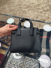 Load image into Gallery viewer, PreOrder Burberry baby banner bag black
