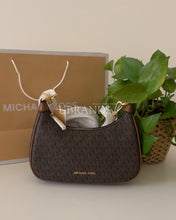 Load image into Gallery viewer, Michael kors small Cora crossbody bag
