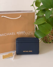 Load image into Gallery viewer, Michael kors card holder
