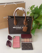 Load image into Gallery viewer, Michael kors small bag
