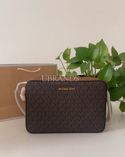 Load image into Gallery viewer, Michael kors jet set crossbody bag
