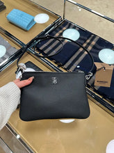 Load image into Gallery viewer, Damage : Burberry crossbody bag
