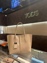 Load image into Gallery viewer, PreOrder Tod’s tote bag
