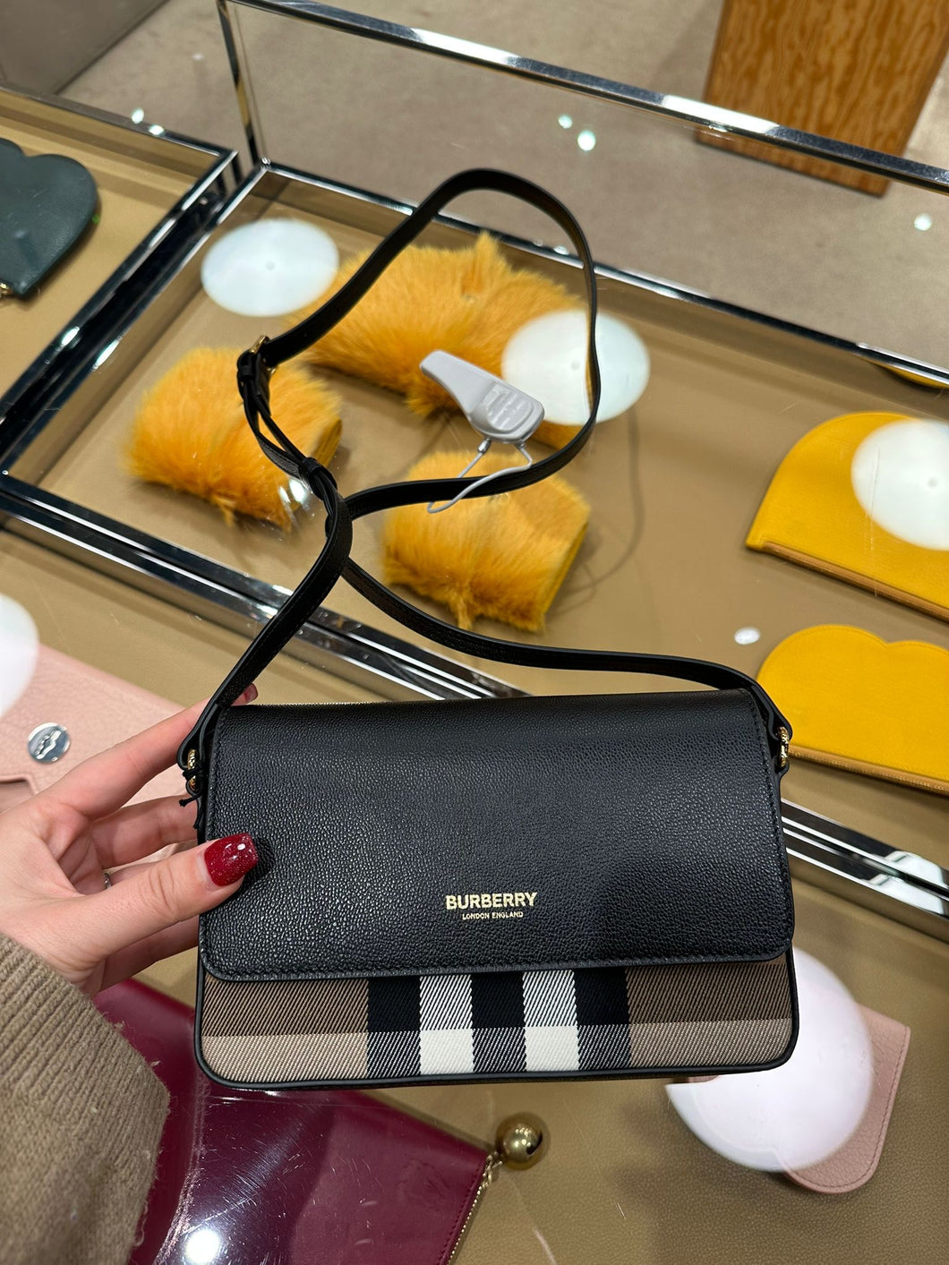 Preorder Burberry Hampshire small crossbody bag
