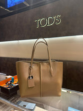 Load image into Gallery viewer, PreOrder Tod’s tote bag
