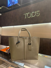 Load image into Gallery viewer, PreOrder Tod’s tote bag
