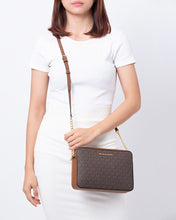 Load image into Gallery viewer, Michael kors jet set crossbody bag
