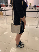 Load image into Gallery viewer, Michael kors briley crossbody bag
