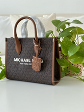 Load image into Gallery viewer, Michael kors small bag
