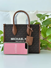 Load image into Gallery viewer, Michael kors small bag
