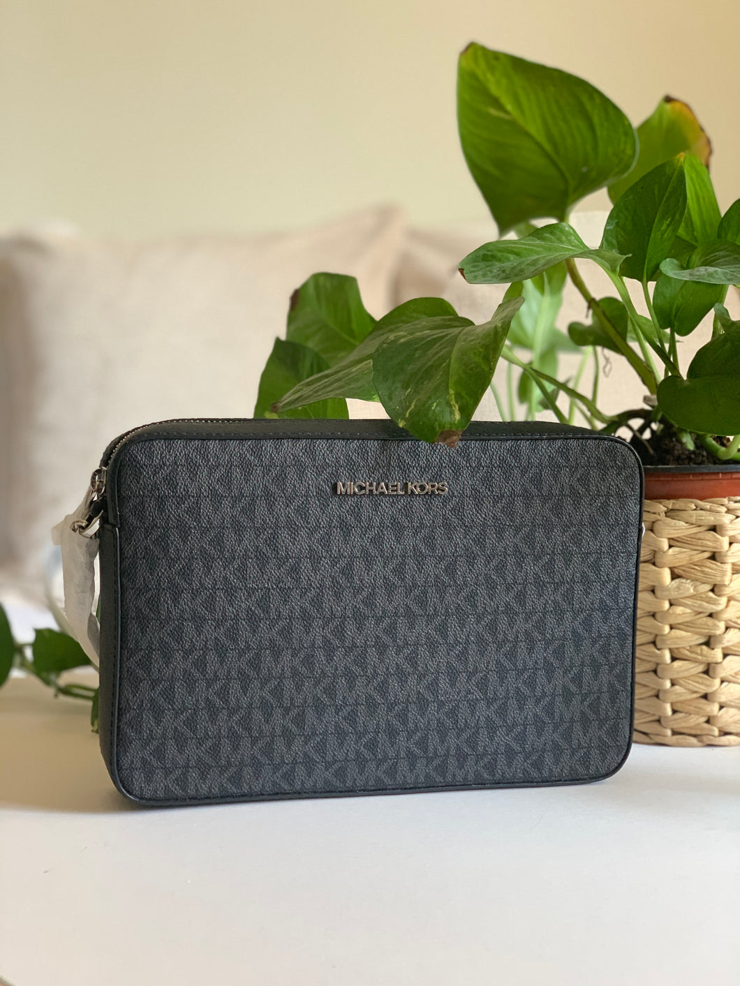 Michael kors jet set crossbody bag