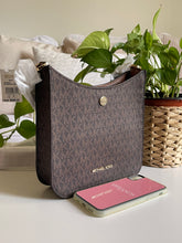 Load image into Gallery viewer, Michael kors briley crossbody bag
