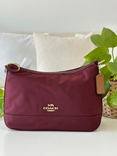 Load image into Gallery viewer, Coach crossbody / shoulder bag
