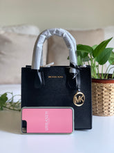 Load image into Gallery viewer, Michael kors Mercer/crossbody bag
